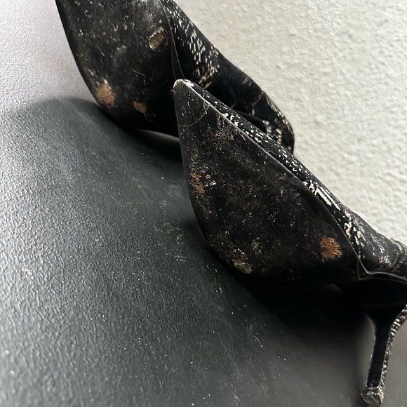 BCBG black and white heels. Size 8.5 - Picture 4 of 4